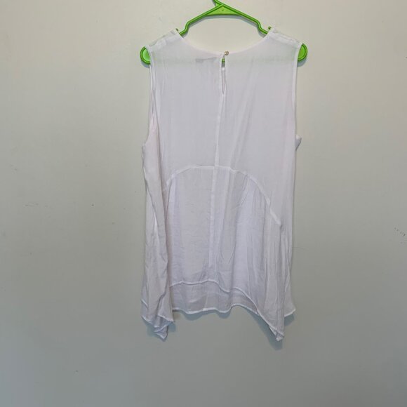 FEVER WHITE SLEEVELESS ROUND NECK TOP NWT - Picture 4 of 7